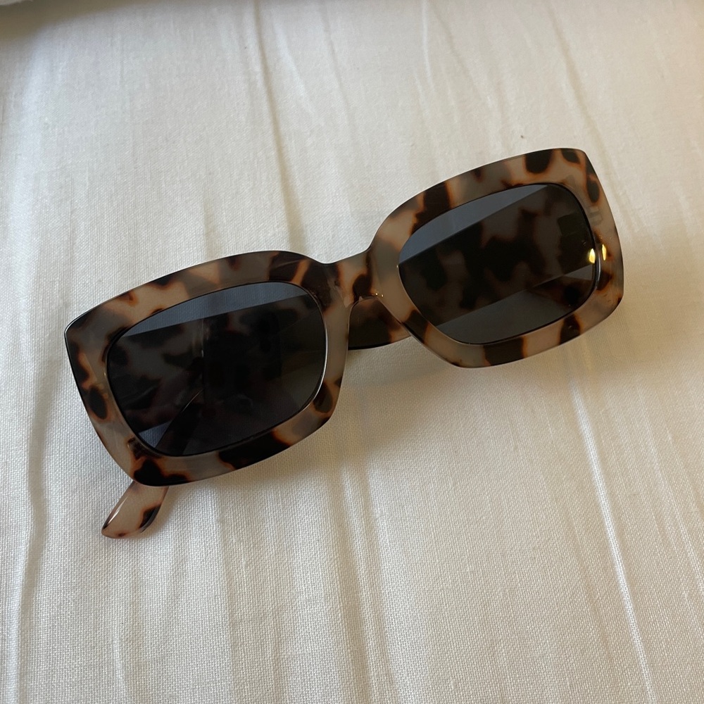 Tortoiseshell Rectangular Sunglasses - Brown/Black Lenses